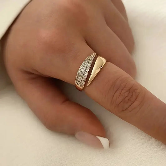 Anillo elegante con piedras preciosas