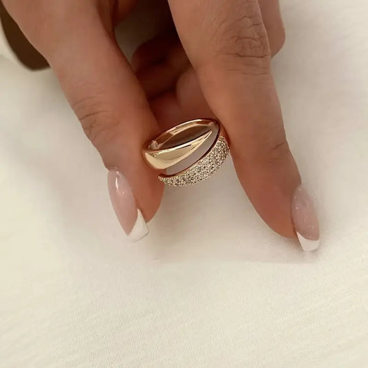 Anillo elegante con piedras preciosas