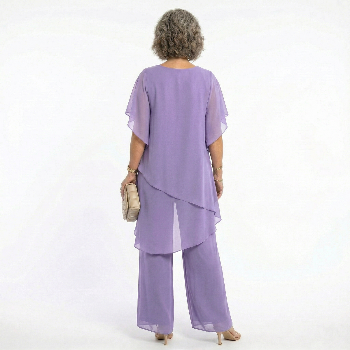 Conjunto de dos piezas Mara Domínguez en color lila con blusa de capas asimétricas y pantalón fluido para eventos