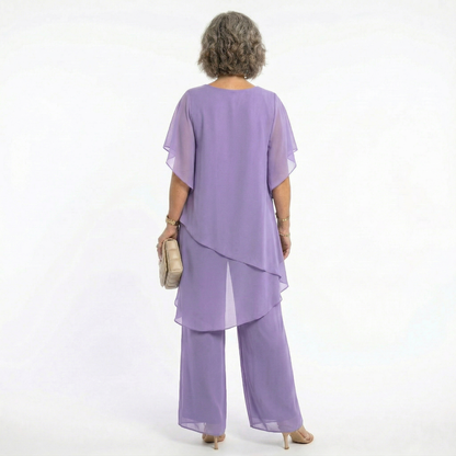 Conjunto de dos piezas Mara Domínguez en color lila con blusa de capas asimétricas y pantalón fluido para eventos