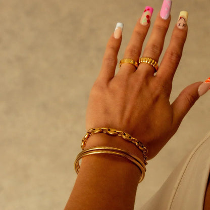 Neus | Pulsera espiral triple bañada en oro de 18 quilates
